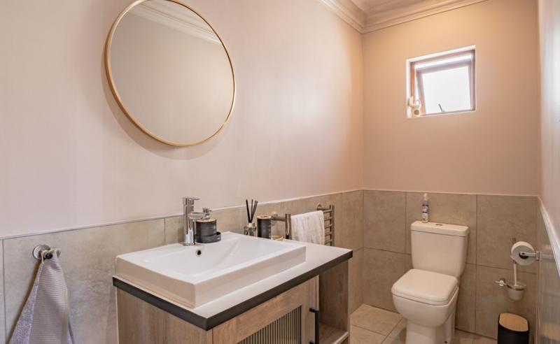 1 Bedroom Property for Sale in Sea Point Western Cape